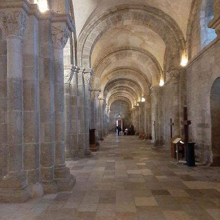 Appartement 48M2 Pour 6 Personnes Au Centre Ville Historique Avec Parking Gratuit Et Une Borne De Recharge Pour Voiture A 10 Metres Avallon Eksteriør bilde