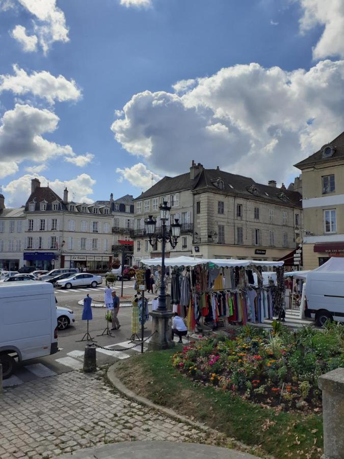 Appartement 48M2 Pour 6 Personnes Au Centre Ville Historique Avec Parking Gratuit Et Une Borne De Recharge Pour Voiture A 10 Metres Avallon Eksteriør bilde