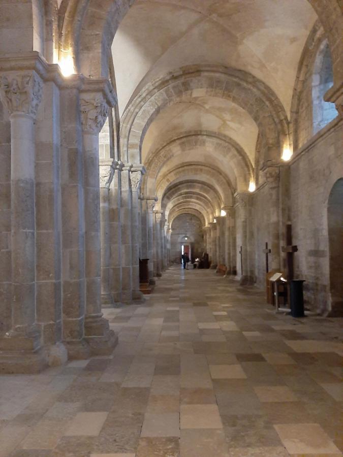 Appartement 48M2 Pour 6 Personnes Au Centre Ville Historique Avec Parking Gratuit Et Une Borne De Recharge Pour Voiture A 10 Metres Avallon Eksteriør bilde