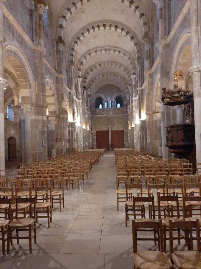 Appartement 48M2 Pour 6 Personnes Au Centre Ville Historique Avec Parking Gratuit Et Une Borne De Recharge Pour Voiture A 10 Metres Avallon Eksteriør bilde